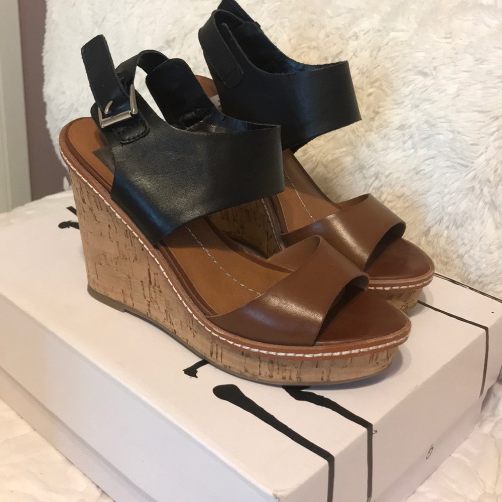 Dolce Vita “Jonee” wedge